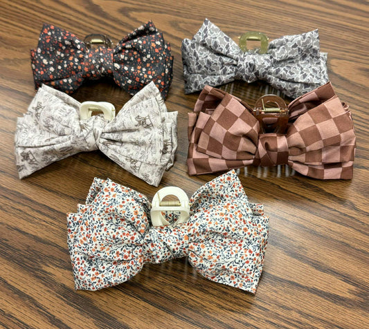 Big Mood Bow Clip