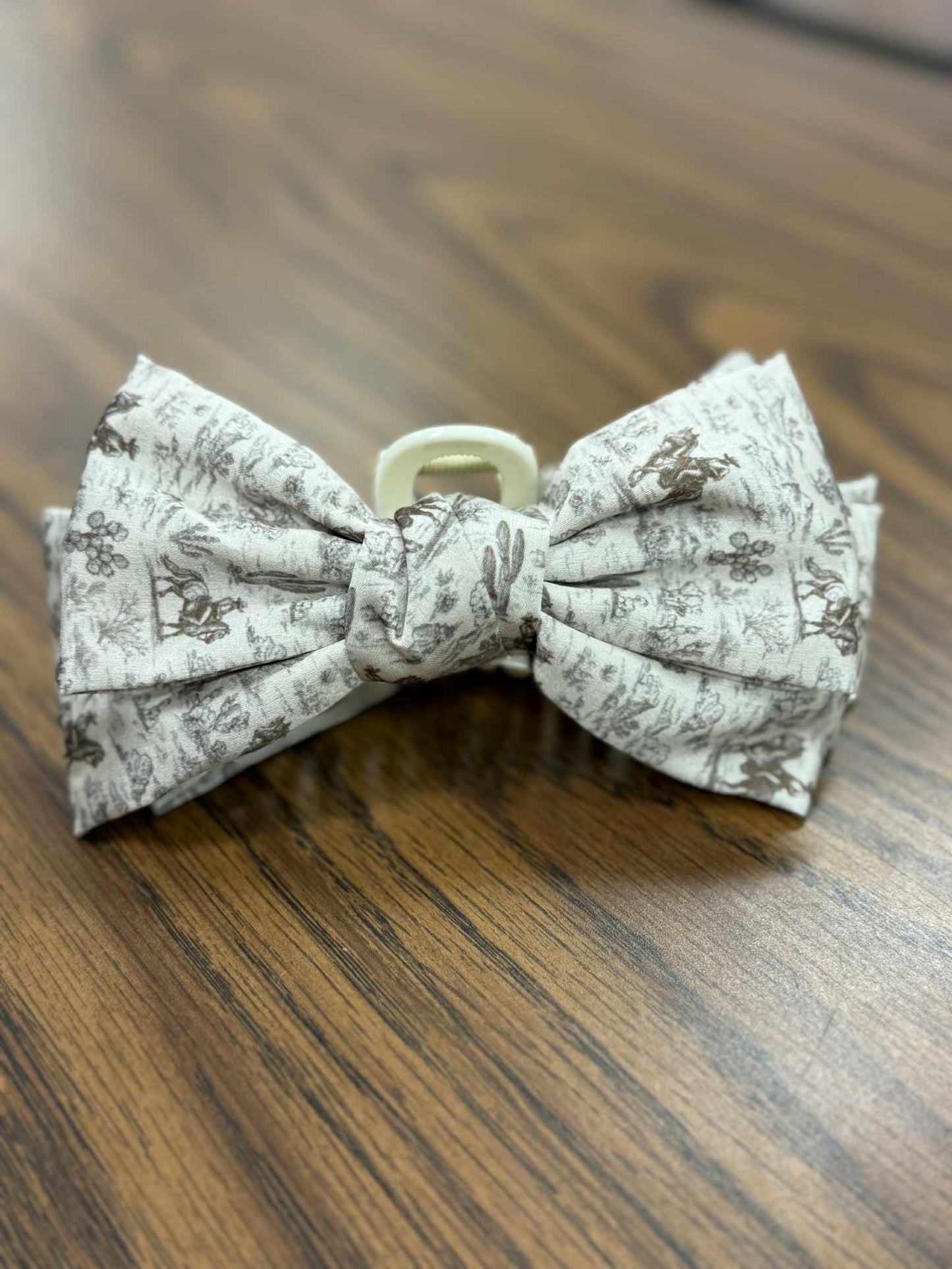 Big Mood Bow Clip