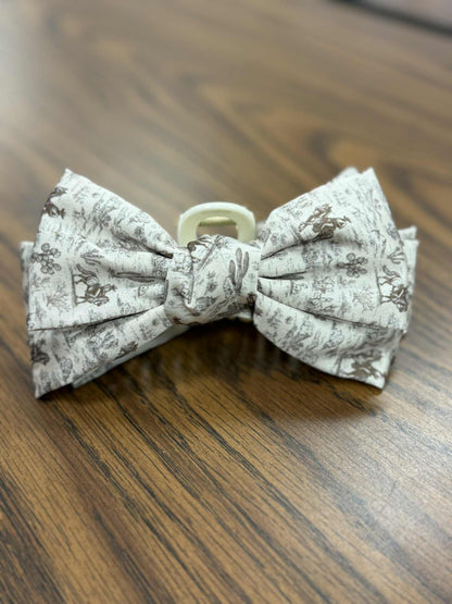 Big Mood Bow Clip
