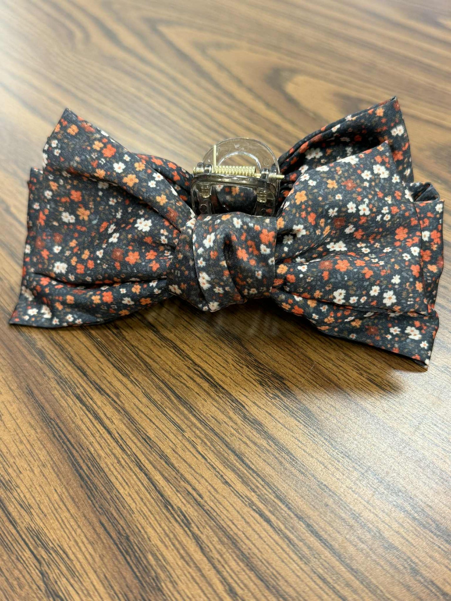 Big Mood Bow Clip