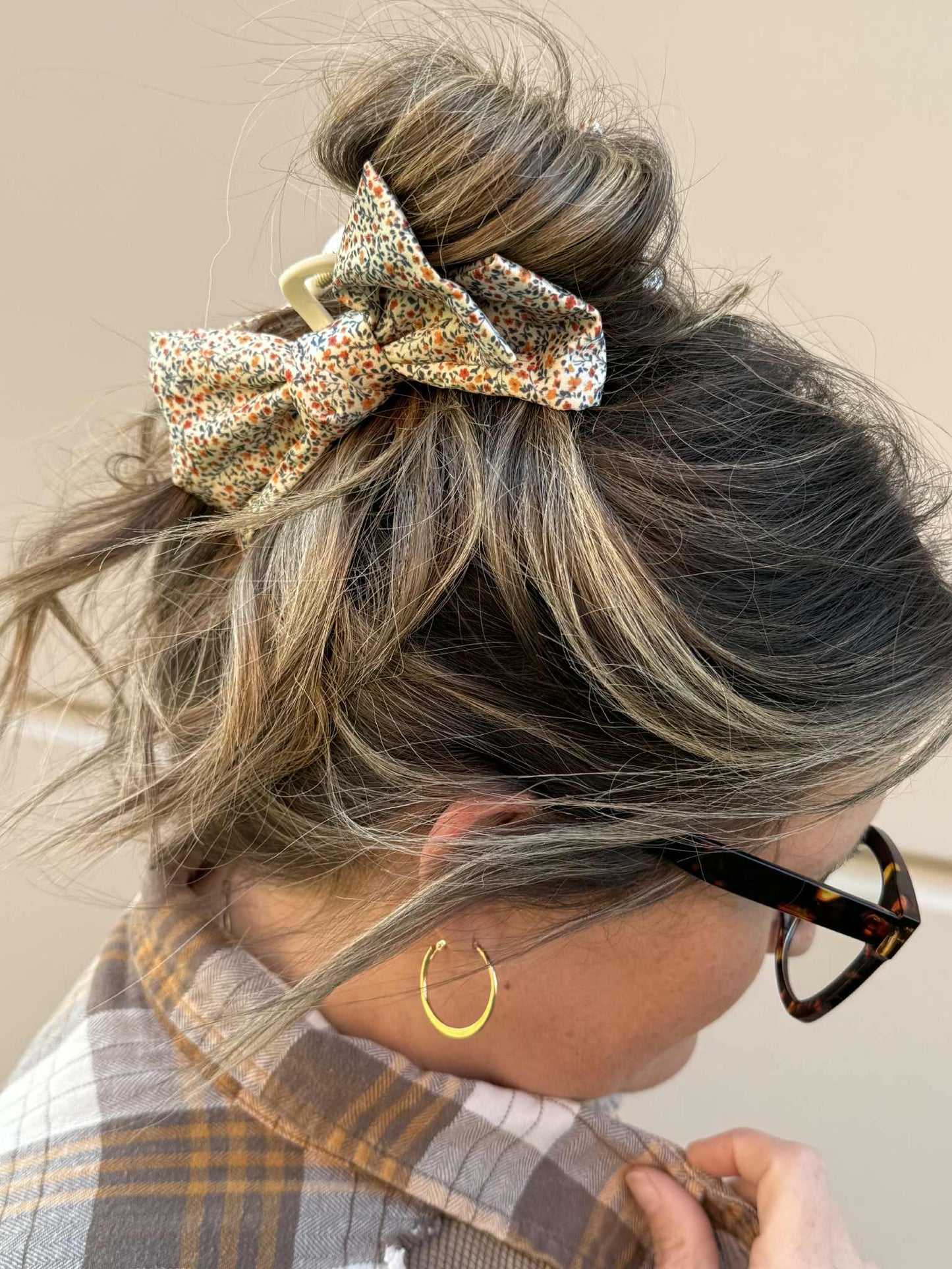 Big Mood Bow Clip