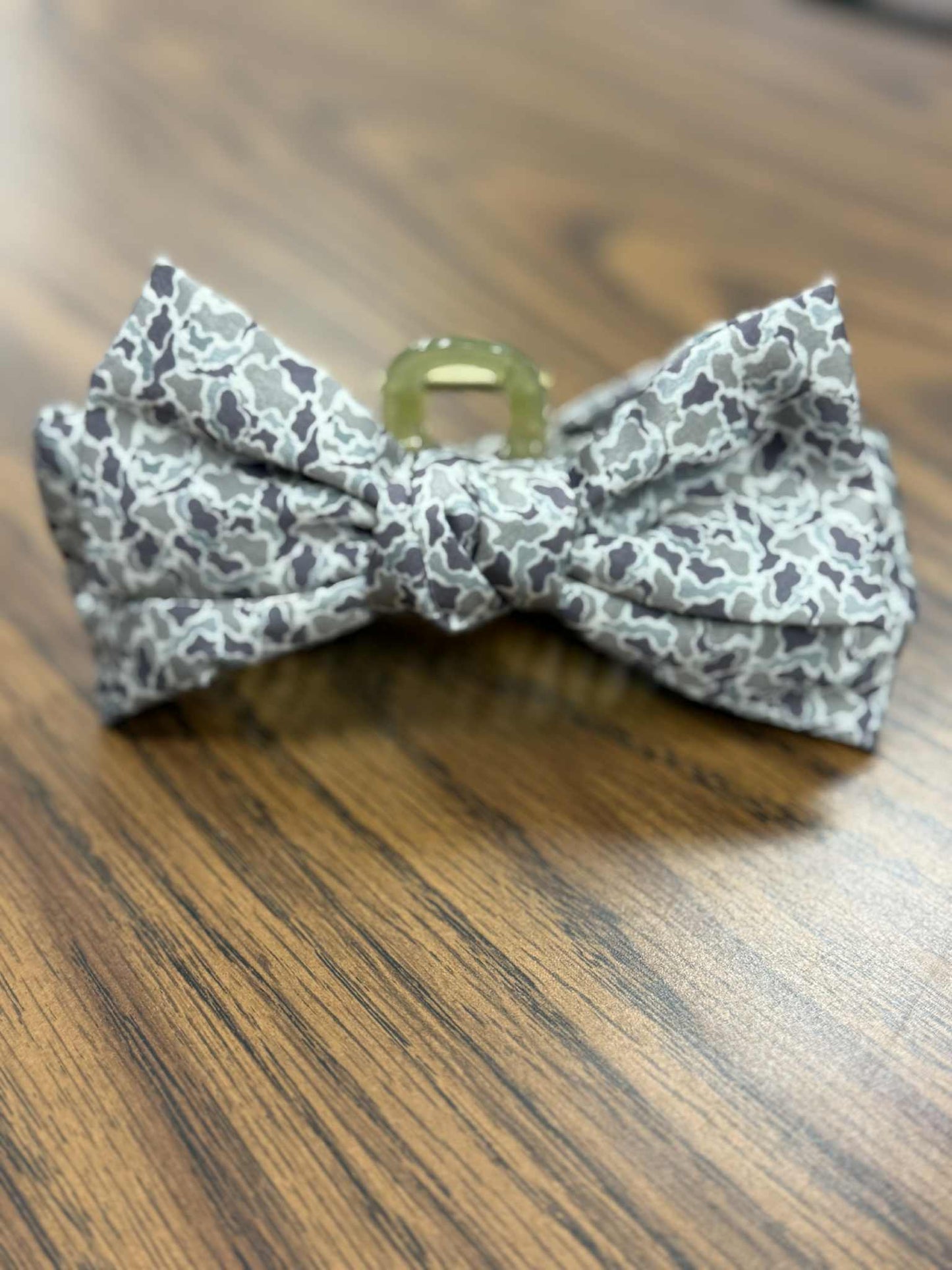 Big Mood Bow Clip