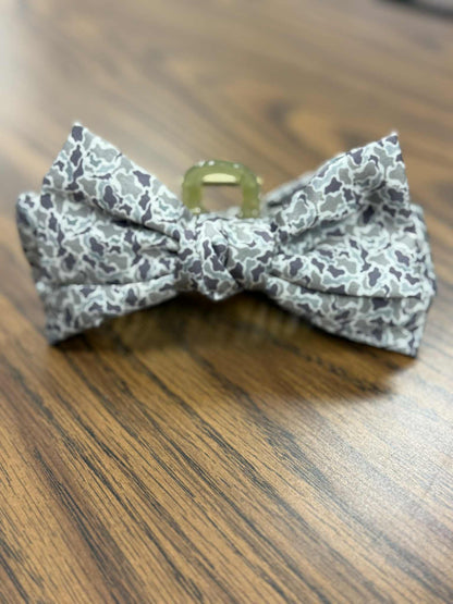Big Mood Bow Clip